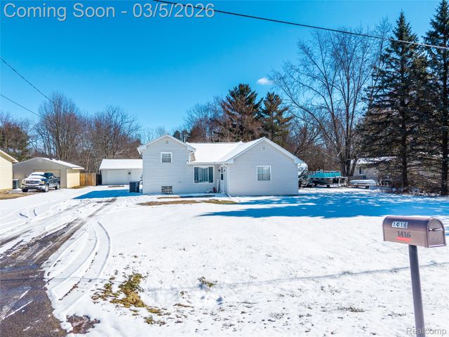 1416 N Ives Avenue, Burton, MI 48509