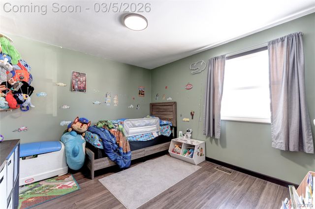 1416 N Ives Avenue, Burton, MI 48509