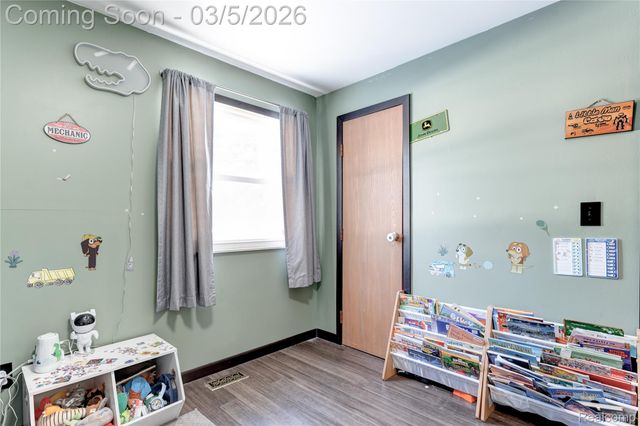 1416 N Ives Avenue, Burton, MI 48509