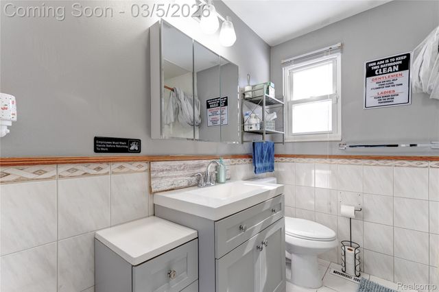 1416 N Ives Avenue, Burton, MI 48509