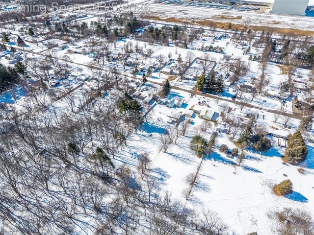 1416 N Ives Avenue, Burton, MI 48509