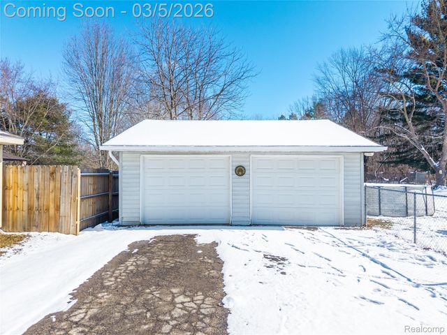 1416 N Ives Avenue, Burton, MI 48509