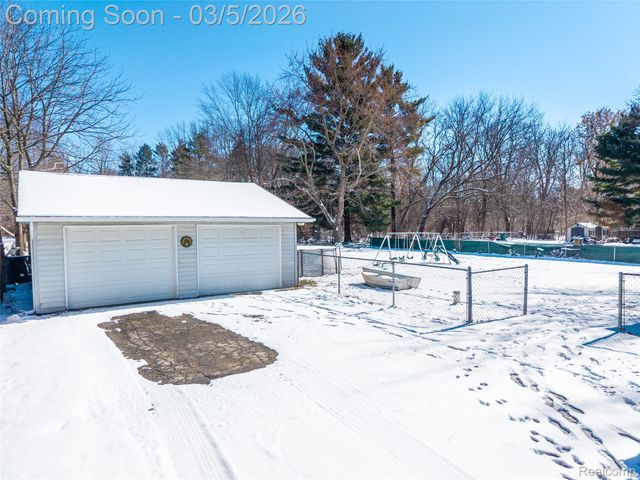 1416 N Ives Avenue, Burton, MI 48509