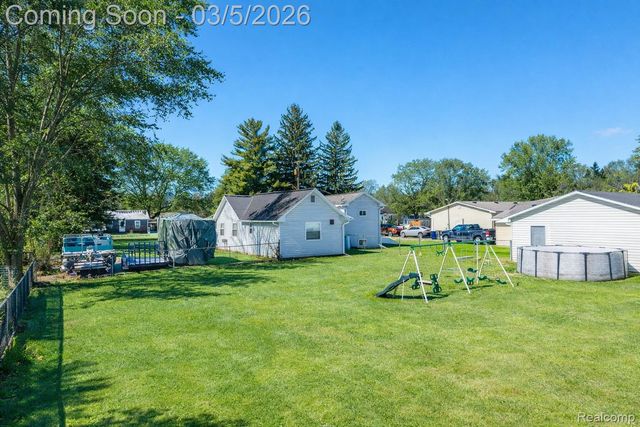 1416 N Ives Avenue, Burton, MI 48509