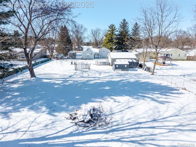 1416 N Ives Avenue, Burton, MI 48509