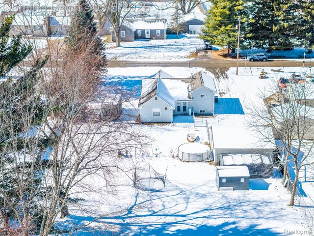 1416 N Ives Avenue, Burton, MI 48509