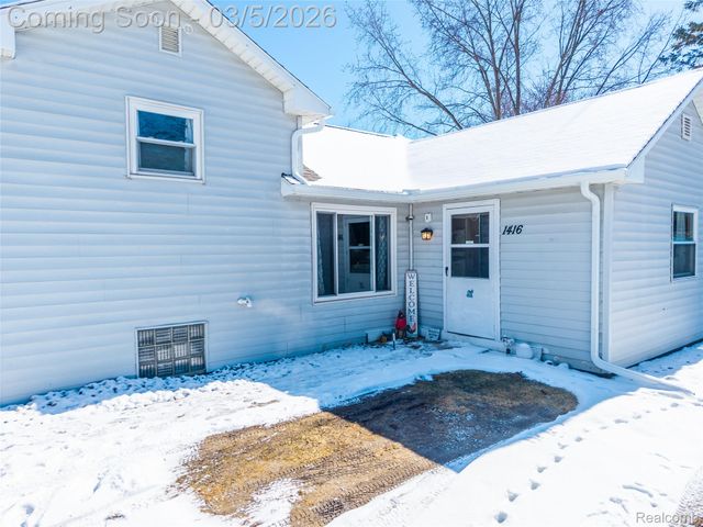 1416 N Ives Avenue, Burton, MI 48509