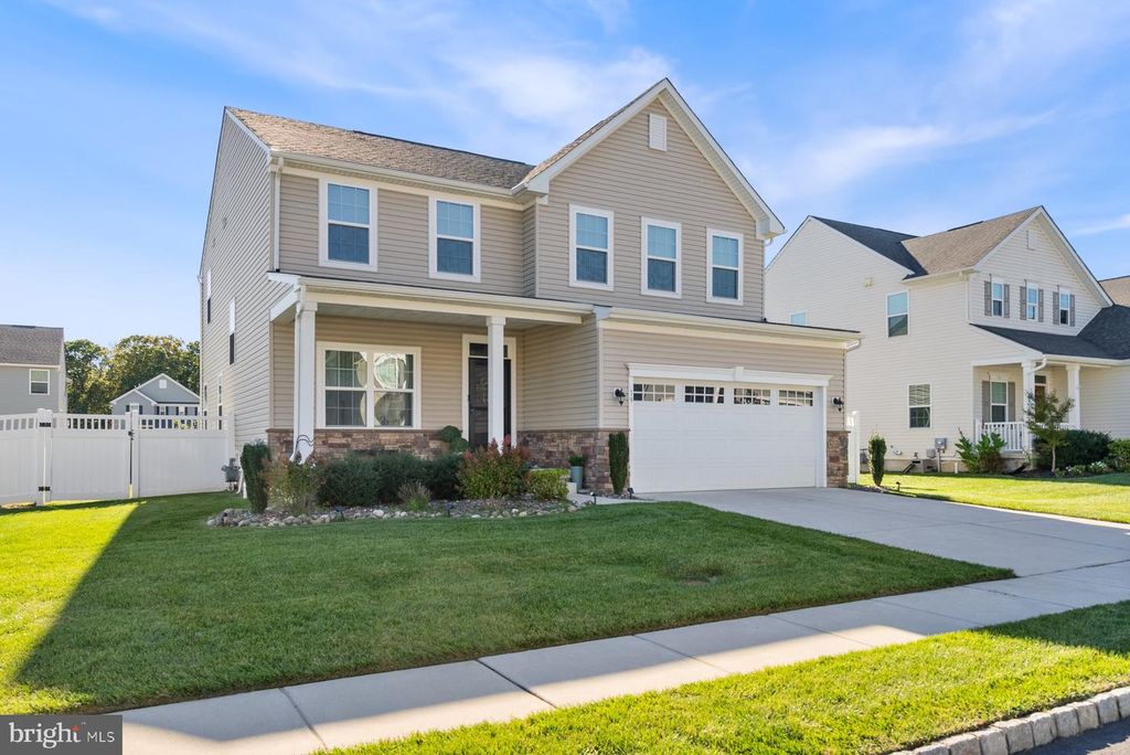 19 CIRCLE DR, Sicklerville, NJ 08081