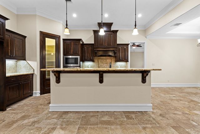 1704 Riviera, Longview, TX 75605