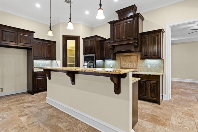1704 Riviera, Longview, TX 75605