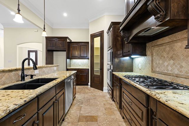 1704 Riviera, Longview, TX 75605