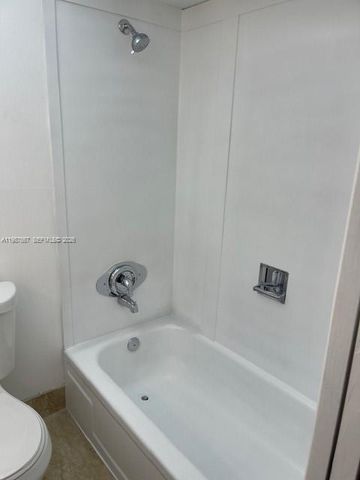 6020 NW 44th Street 406, Lauderhill, FL 33319