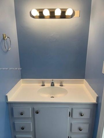 6020 NW 44th Street 406, Lauderhill, FL 33319