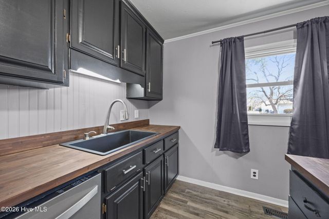 1414 Davis Street, Jacksonville, NC 28540