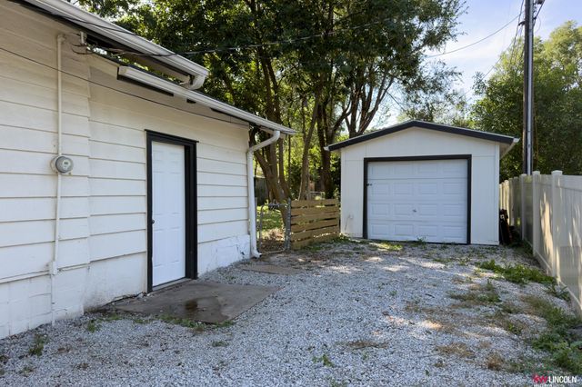 3341 S 42 Street, Lincoln, NE 68506