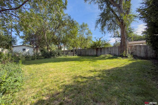 3341 S 42 Street, Lincoln, NE 68506