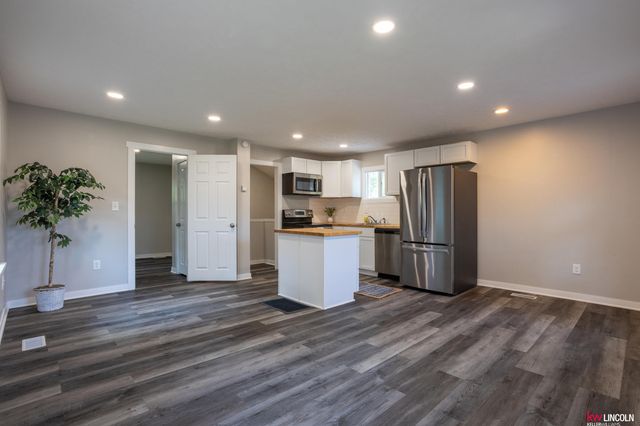 3341 S 42 Street, Lincoln, NE 68506