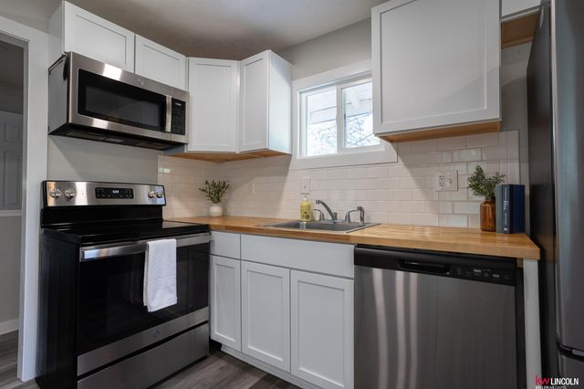 3341 S 42 Street, Lincoln, NE 68506