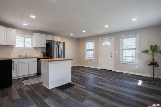 3341 S 42 Street, Lincoln, NE 68506