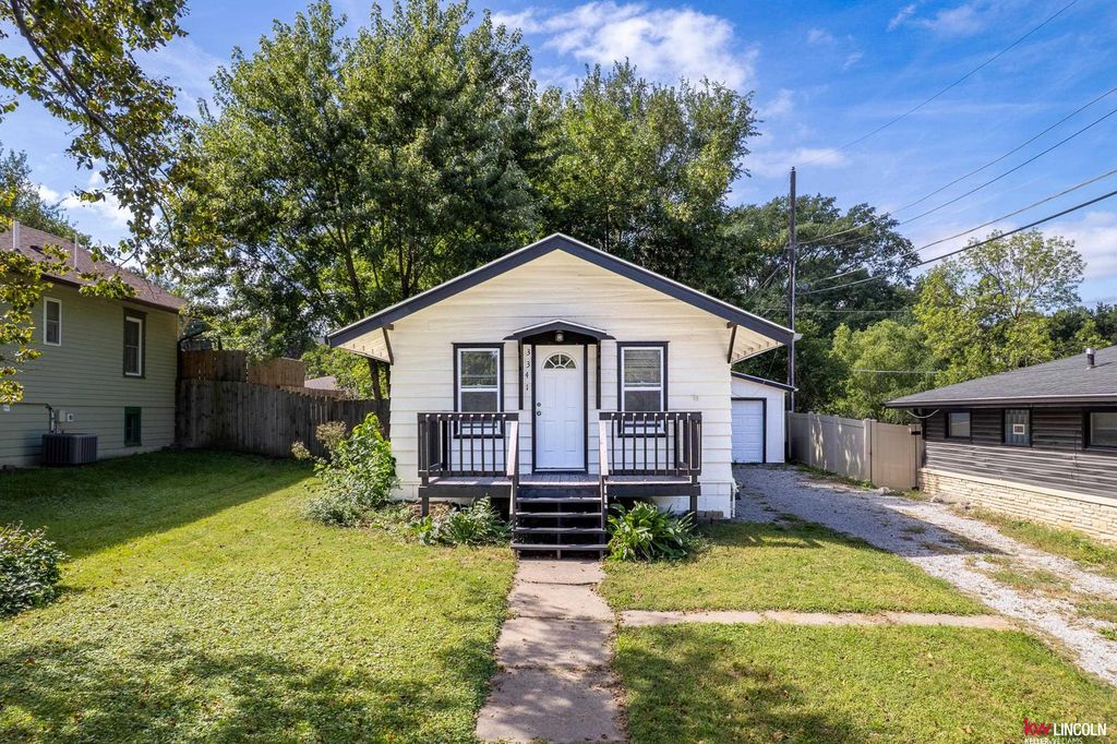 3341 S 42 Street, Lincoln, NE 68506