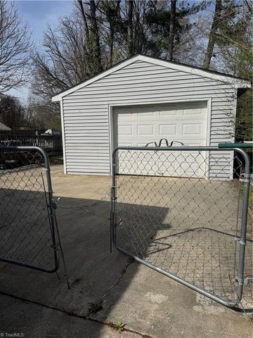 2004 BAILIFF Street, Greensboro, NC 27403