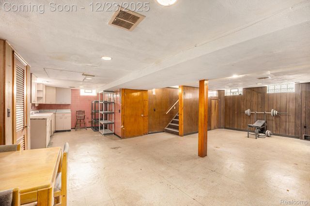 7256 Ready Avenue, Warren, MI 48091