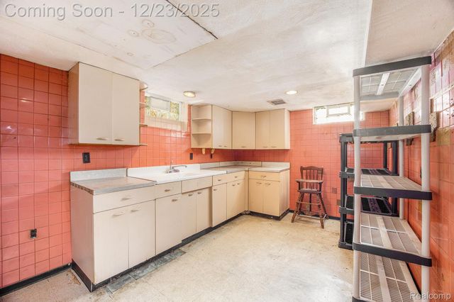 7256 Ready Avenue, Warren, MI 48091