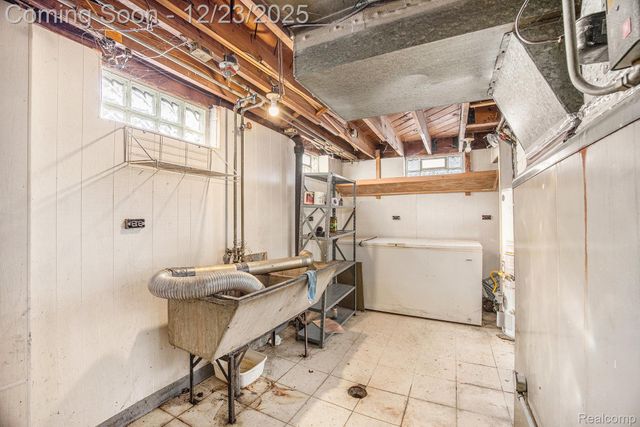 7256 Ready Avenue, Warren, MI 48091