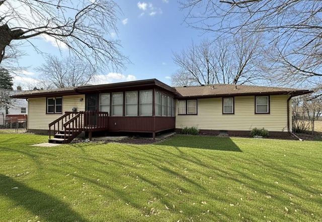 810 57th Avenue N, Brooklyn Center, MN 55430