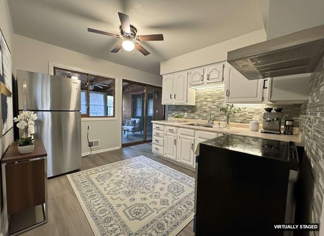 810 57th Avenue N, Brooklyn Center, MN 55430