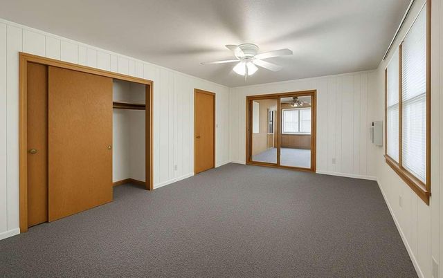 810 57th Avenue N, Brooklyn Center, MN 55430