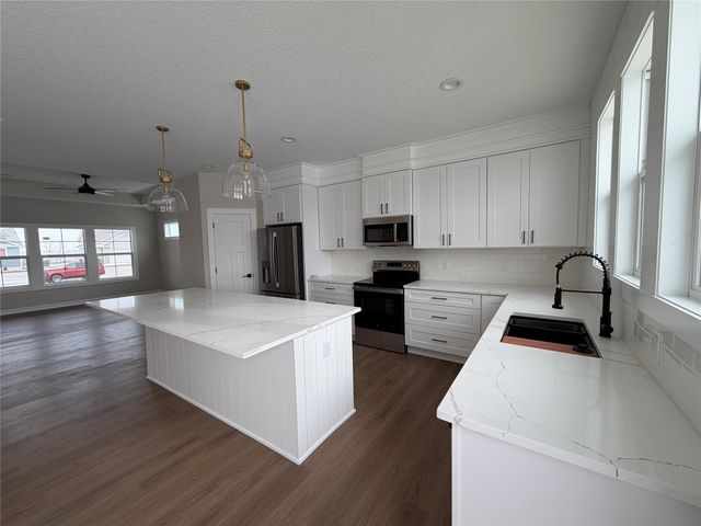 806 Kingman Boulevard, Madrid, IA 50156