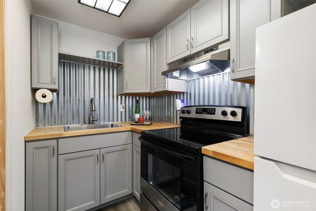 35285 Bodine Road NE, Kingston, WA 98346
