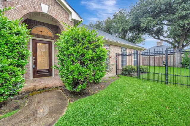 2421 Baycrest Drive, Houston, TX 77058
