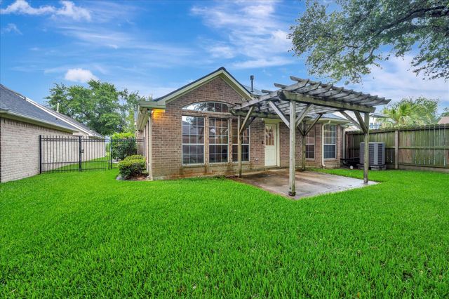 2421 Baycrest Drive, Houston, TX 77058