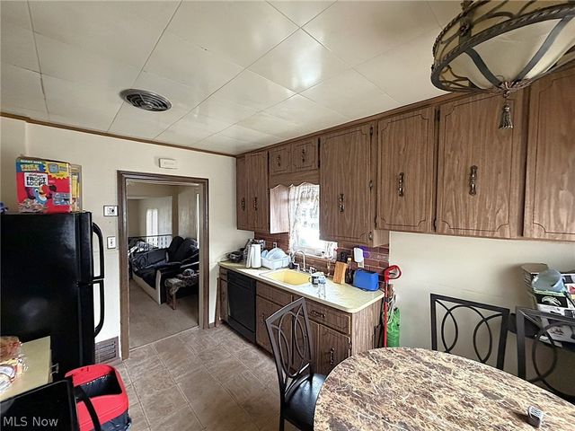 20661 Belvidere Avenue, Fairview Park, OH 44126