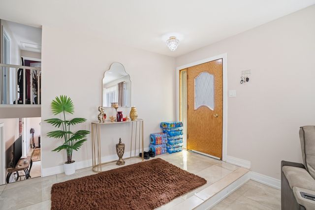 10459 S 81st Avenue, Palos Hills, IL 60465