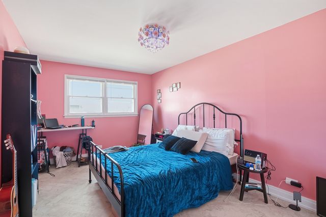 10459 S 81st Avenue, Palos Hills, IL 60465