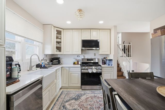 10459 S 81st Avenue, Palos Hills, IL 60465