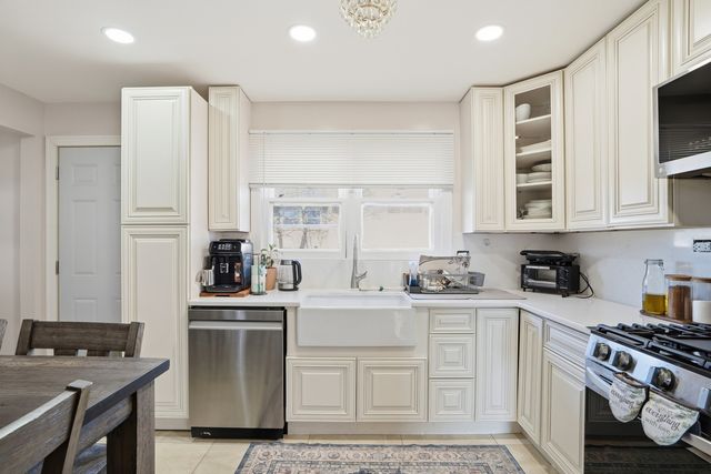 10459 S 81st Avenue, Palos Hills, IL 60465