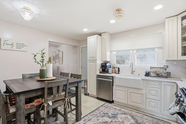 10459 S 81st Avenue, Palos Hills, IL 60465