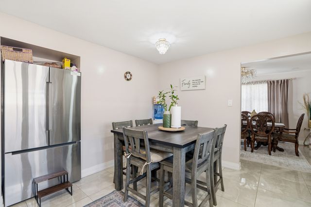 10459 S 81st Avenue, Palos Hills, IL 60465