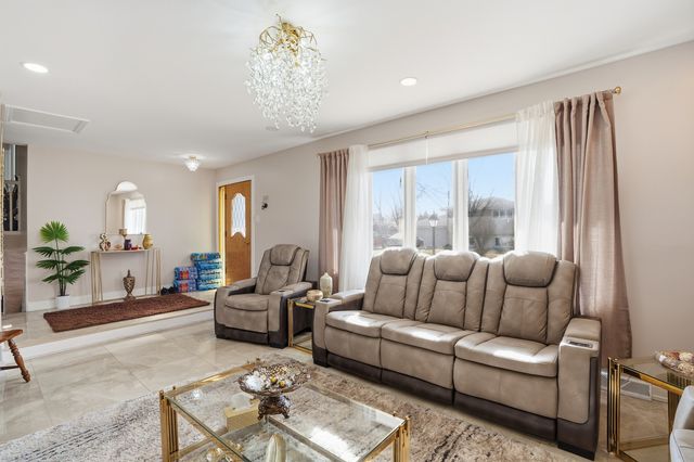 10459 S 81st Avenue, Palos Hills, IL 60465