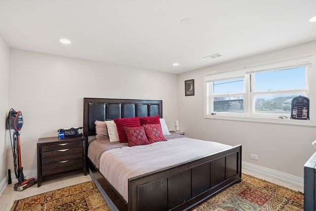 10459 S 81st Avenue, Palos Hills, IL 60465