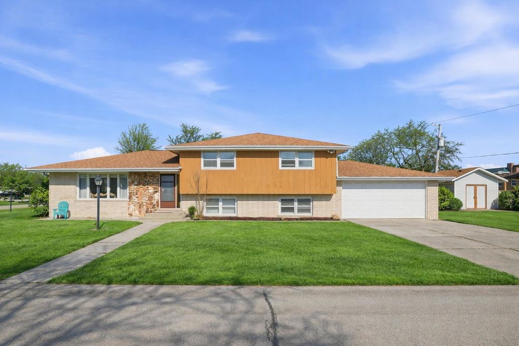 10459 S 81st Avenue, Palos Hills, IL 60465