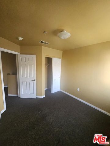 887 E 40th Place 3, Los Angeles, CA 90011