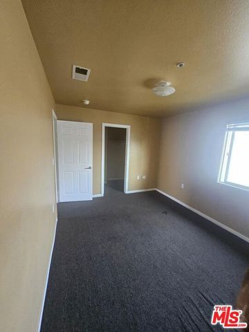 887 E 40th Place 3, Los Angeles, CA 90011
