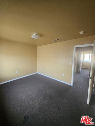 887 E 40th Place 3, Los Angeles, CA 90011