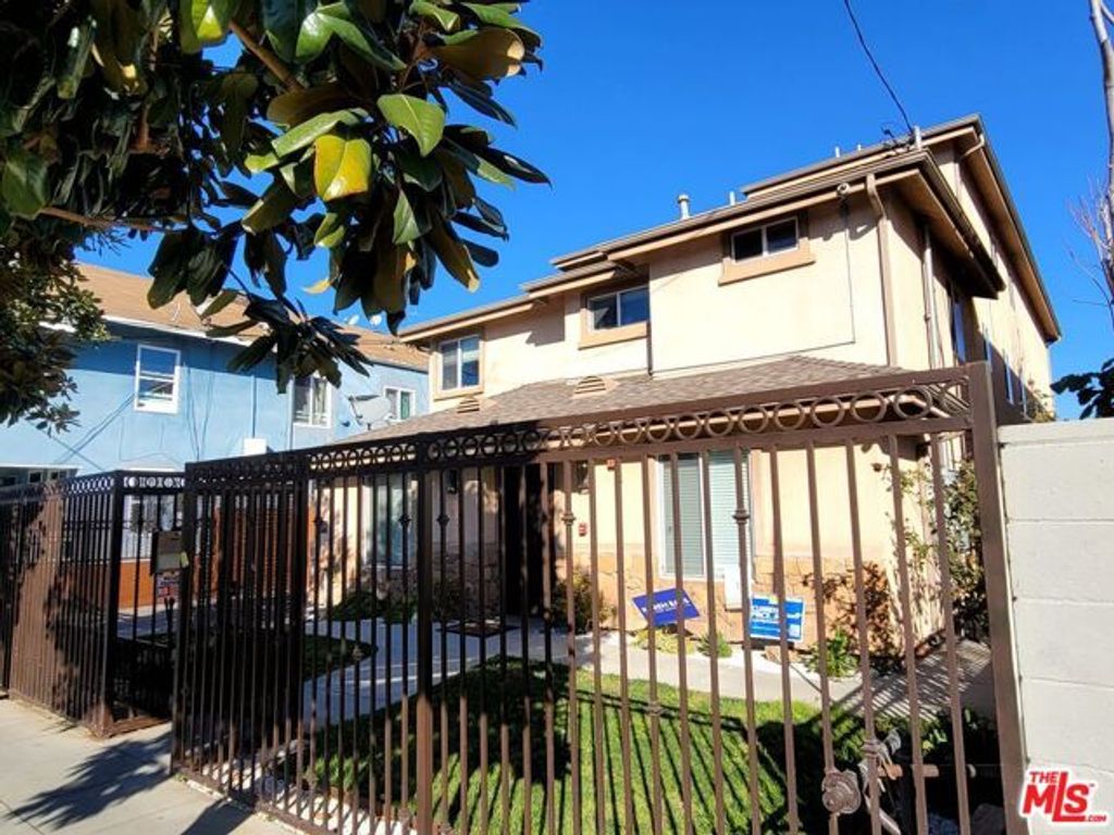 887 E 40th Place 3, Los Angeles, CA 90011
