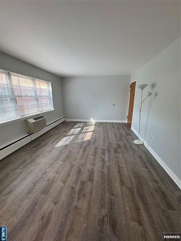 325 Essex Street E, Hackensack, NJ 07601